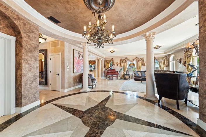 Image No.9-5 Bed Property for sale