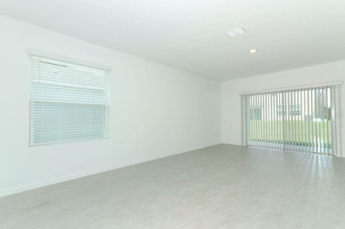 Image No.12-3 Bed Property for sale