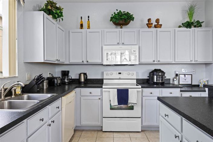 Image No.16-5 Bed Property for sale