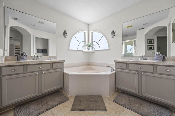 Image No.34-5 Bed Property for sale