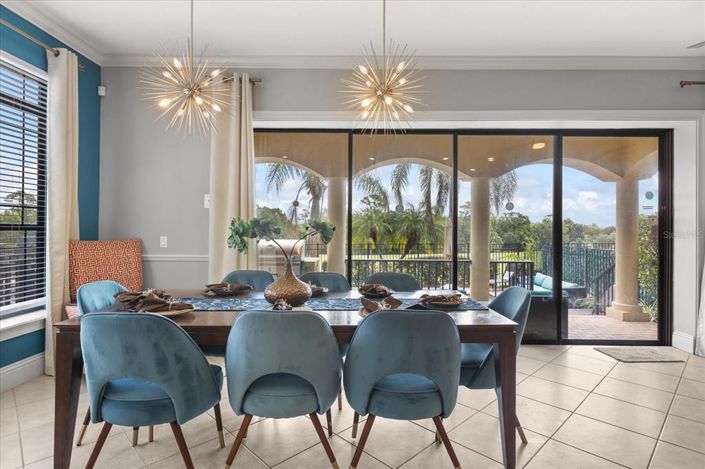 Image No.10-6 Bed Property for sale