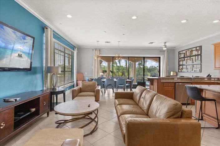 Image No.13-6 Bed Property for sale