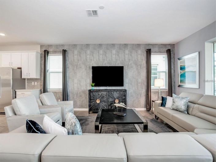 Image No.10-9 Bed Property for sale