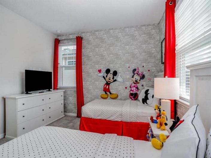 Image No.17-9 Bed Property for sale