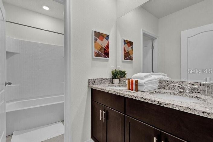 Image No.27-5 Bed Property for sale