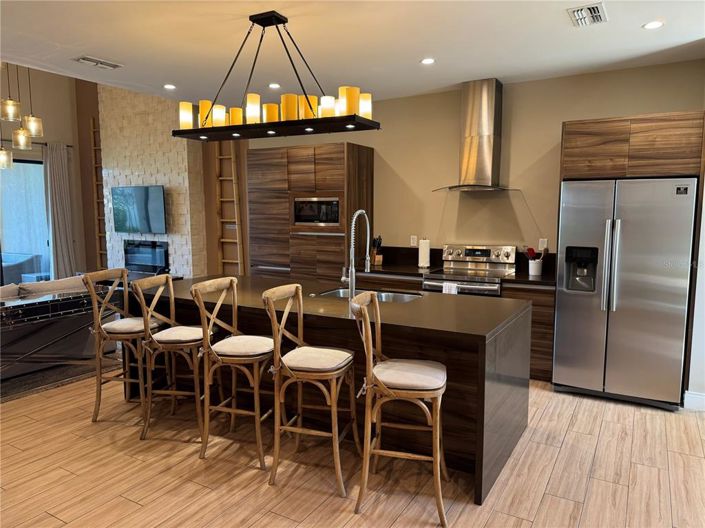 Image No.5-4 Bed Property for sale