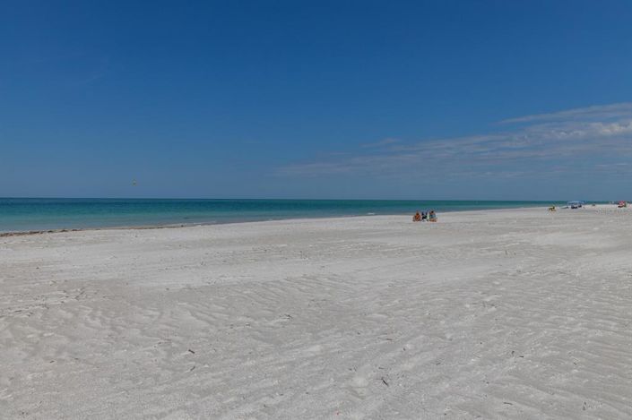 Image No.72-4 Bed Property for sale