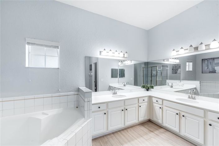 Image No.34-3 Bed Property for sale