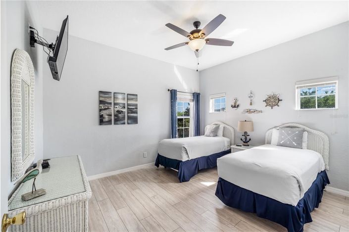 Image No.8-3 Bed Property for sale