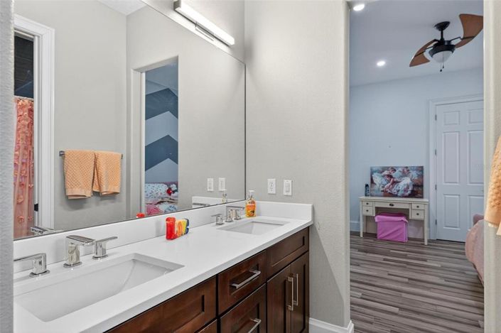 Image No.12-5 Bed Property for sale