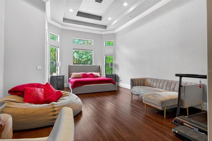 Image No.18-5 Bed Property for sale