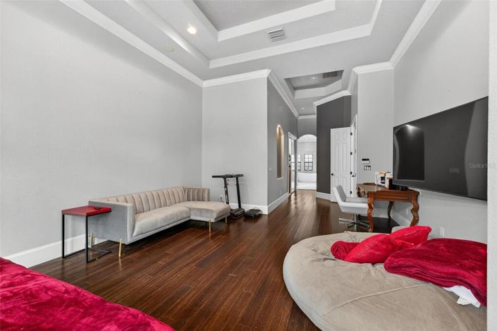 Image No.20-5 Bed Property for sale