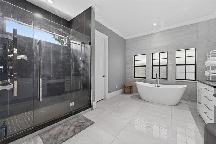 Image No.26-5 Bed Property for sale