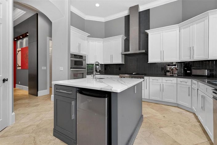 Image No.51-5 Bed Property for sale