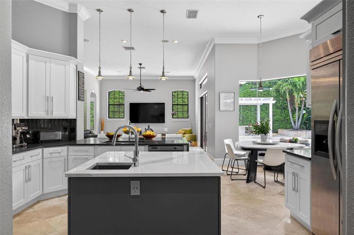 Image No.53-5 Bed Property for sale