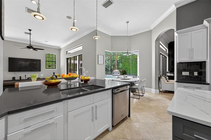 Image No.55-5 Bed Property for sale