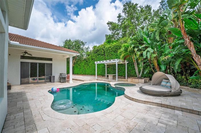 Image No.72-5 Bed Property for sale