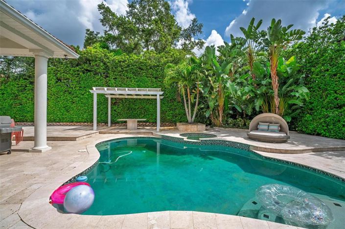 Image No.76-5 Bed Property for sale