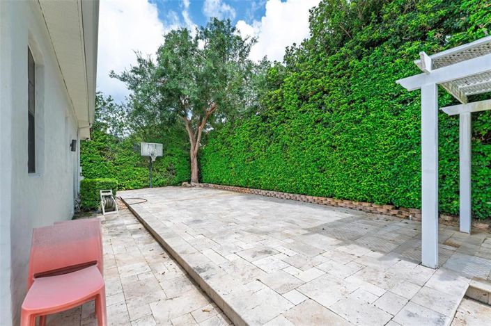 Image No.77-5 Bed Property for sale