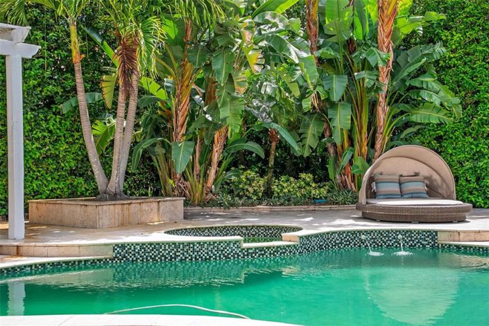 Image No.86-5 Bed Property for sale