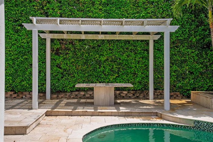 Image No.87-5 Bed Property for sale