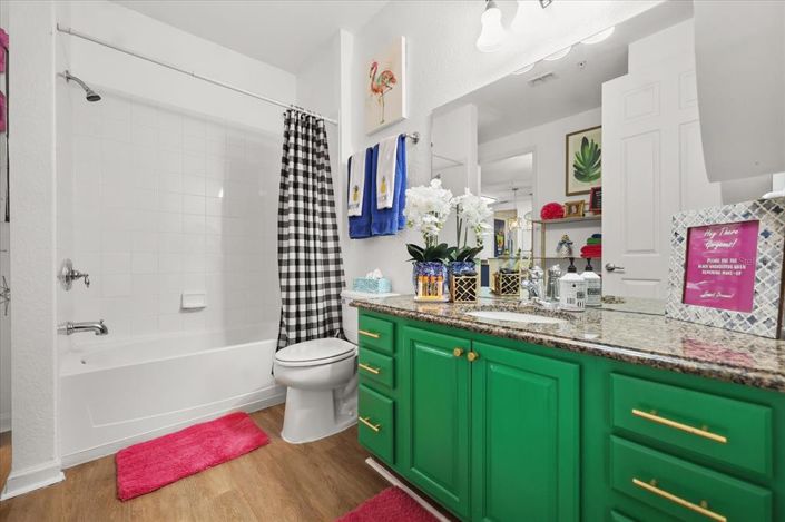 Image No.15-2 Bed Property for sale