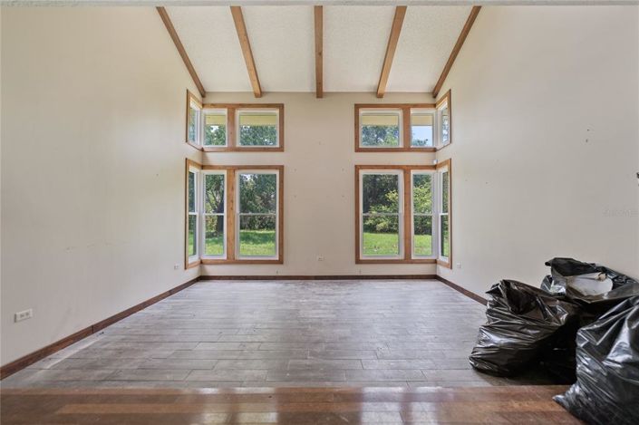 Image No.10-4 Bed Property for sale