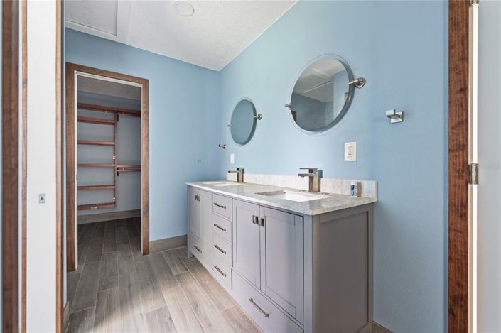 Image No.14-4 Bed Property for sale