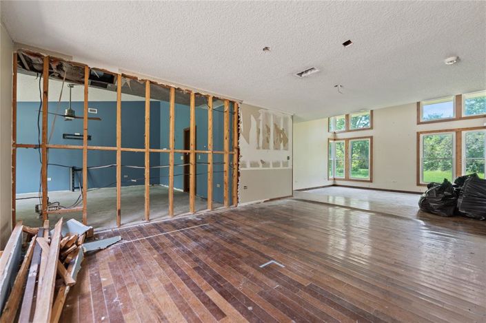 Image No.8-4 Bed Property for sale