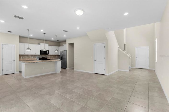 Image No.10-5 Bed Property for sale