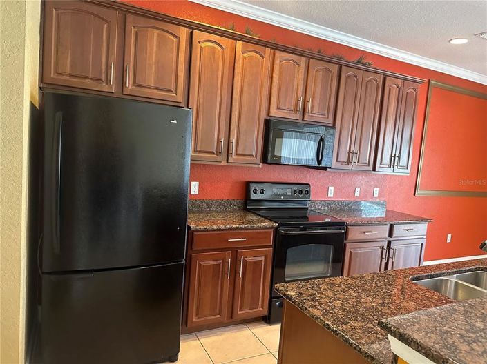 Image No.10-3 Bed Property for sale