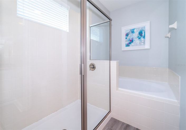 Image No.30-6 Bed Property for sale