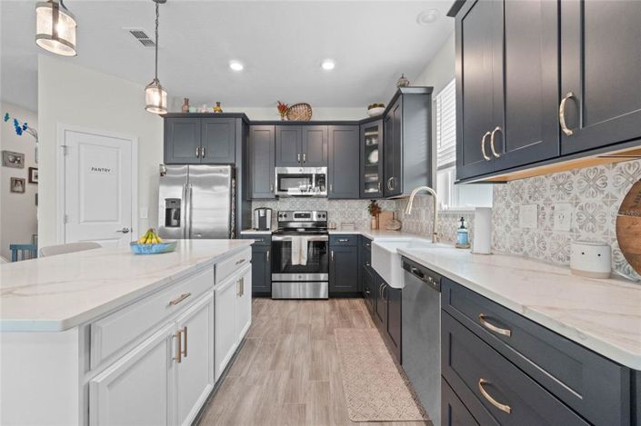 Image No.12-4 Bed Property for sale