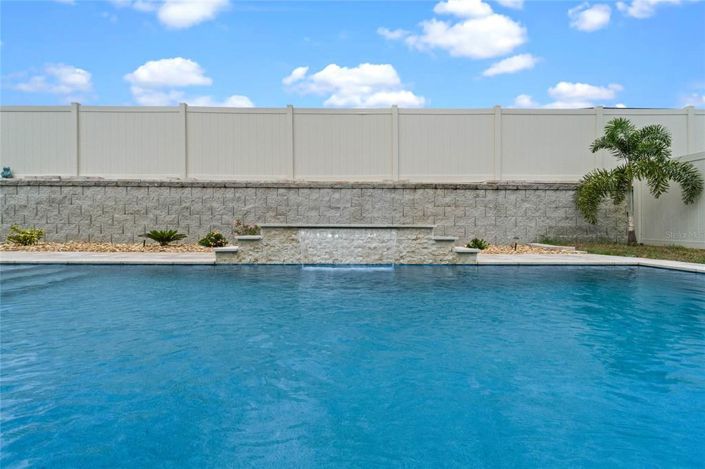 Image No.14-4 Bed Property for sale