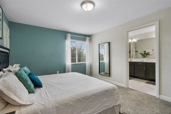 Image No.17-5 Bed Townhouse for sale