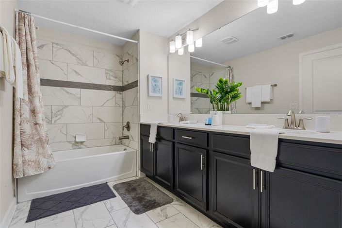 Image No.19-5 Bed Townhouse for sale