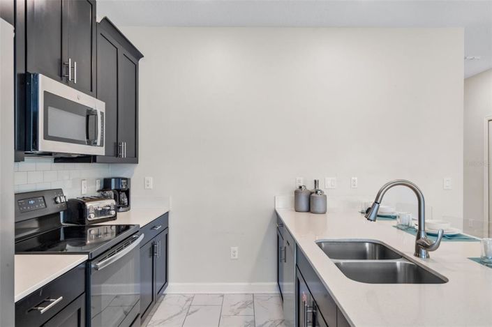 Image No.9-5 Bed Townhouse for sale