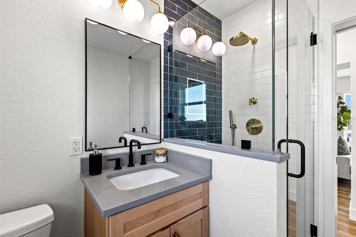 Image No.15-6 Bed Property for sale