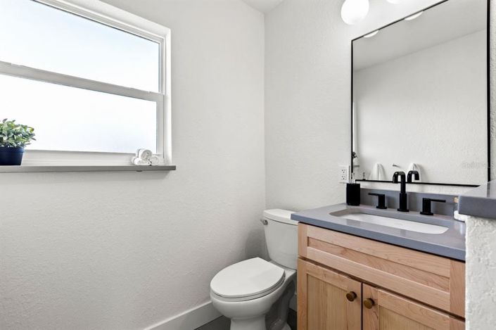 Image No.23-6 Bed Property for sale