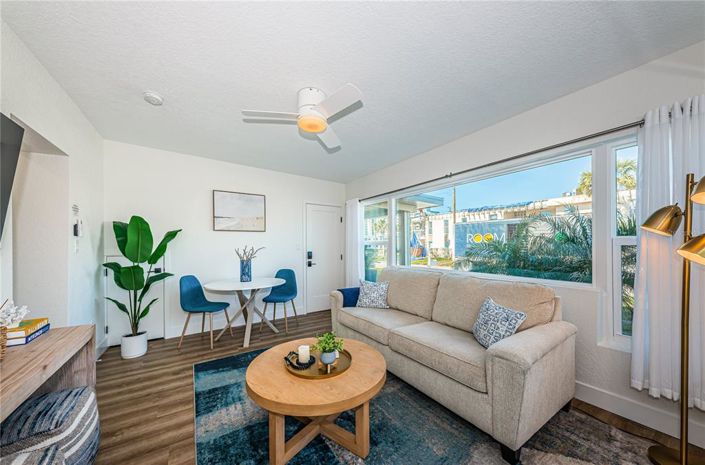 Image No.25-6 Bed Property for sale