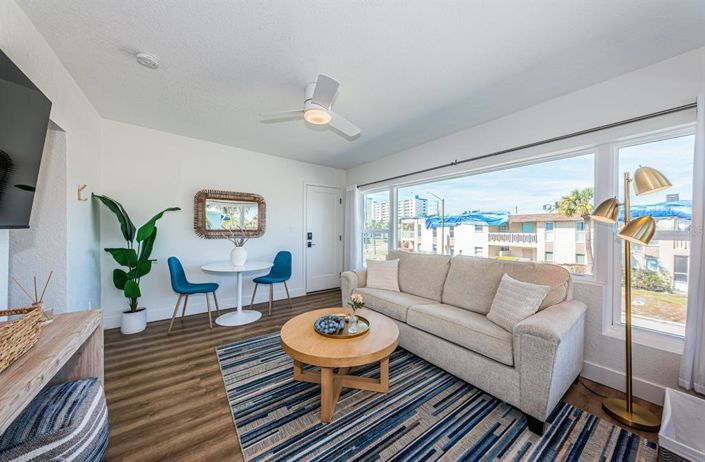 Image No.38-6 Bed Property for sale