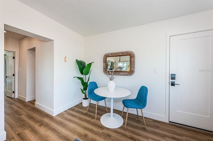 Image No.40-6 Bed Property for sale