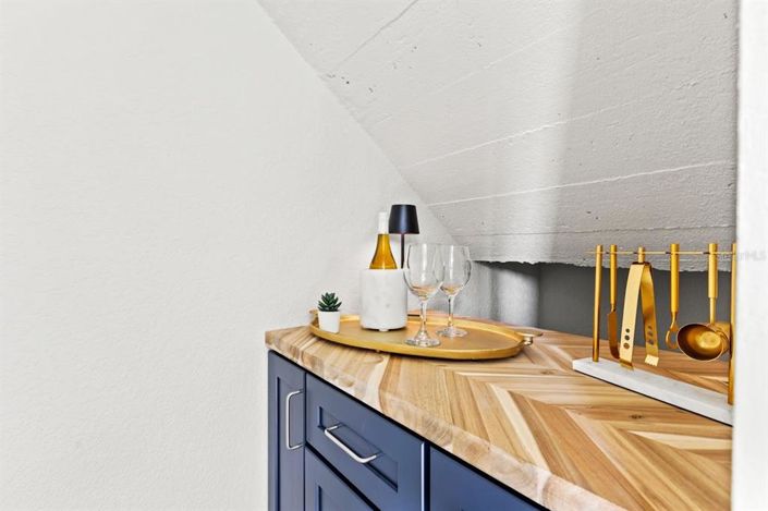 Image No.8-6 Bed Property for sale