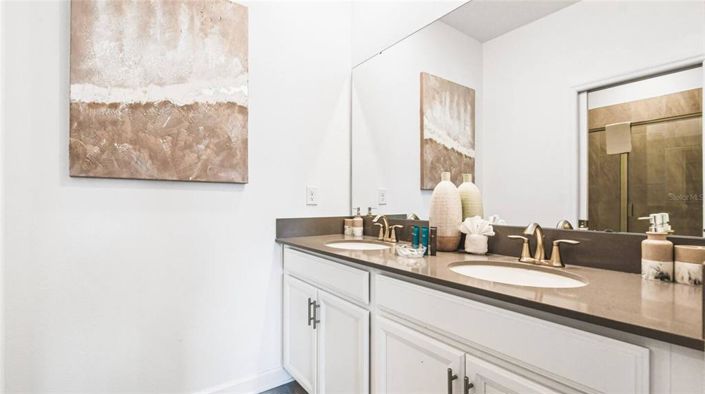 Image No.25-6 Bed Property for sale