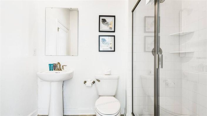 Image No.27-6 Bed Property for sale