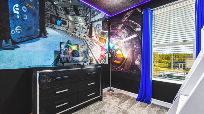 Image No.17-6 Bed Property for sale