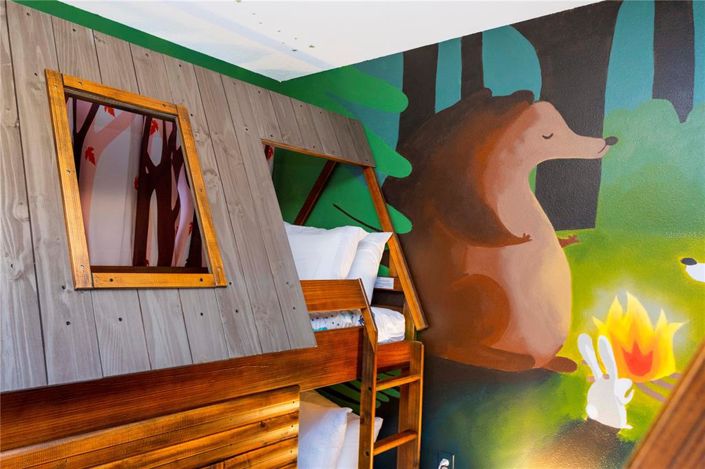 Image No.11-9 Bed Property for sale