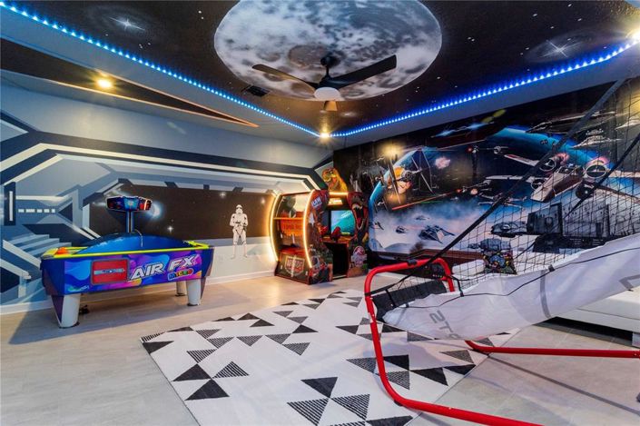 Image No.3-9 Bed Property for sale