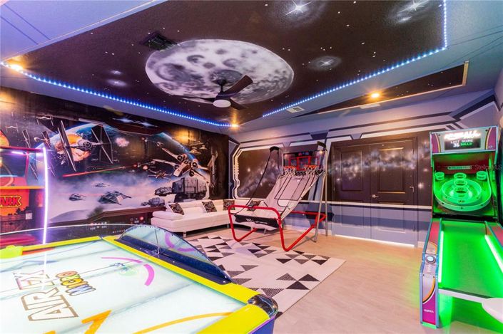 Image No.4-9 Bed Property for sale