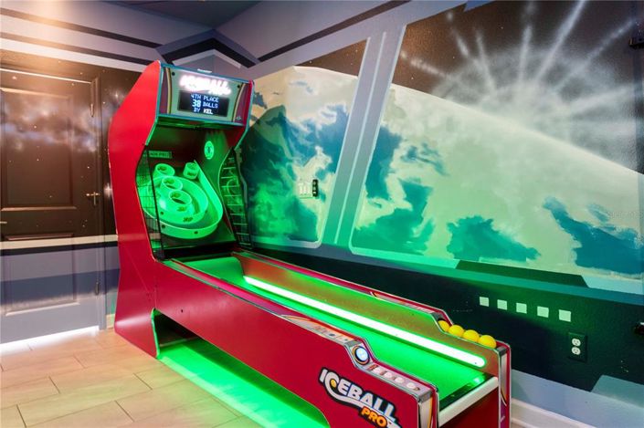 Image No.6-9 Bed Property for sale